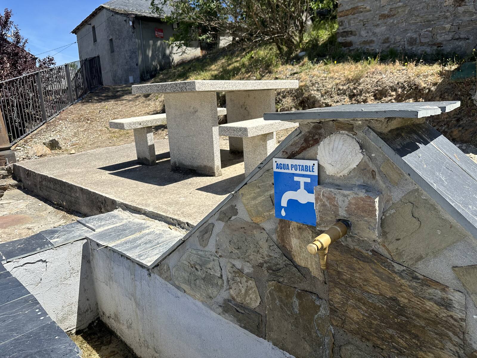 Agua potable,可以喝的水。