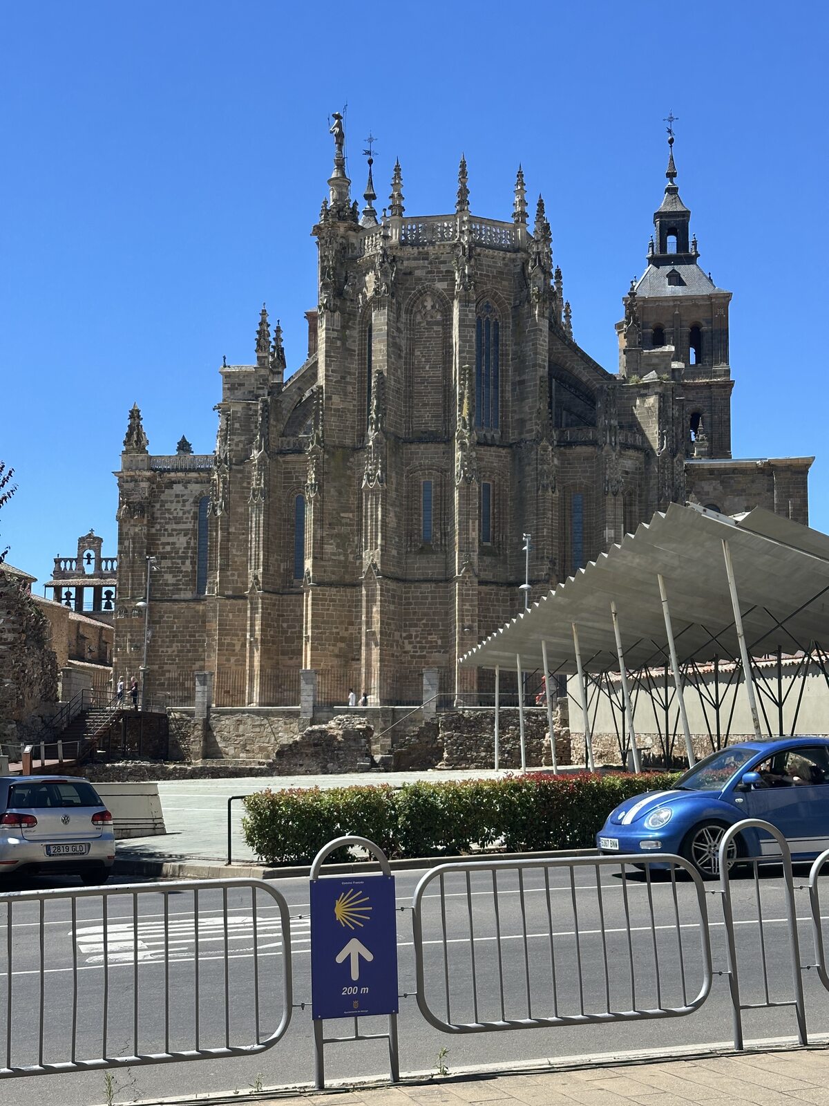 抵達 Astorga，第一眼就看見主教座堂