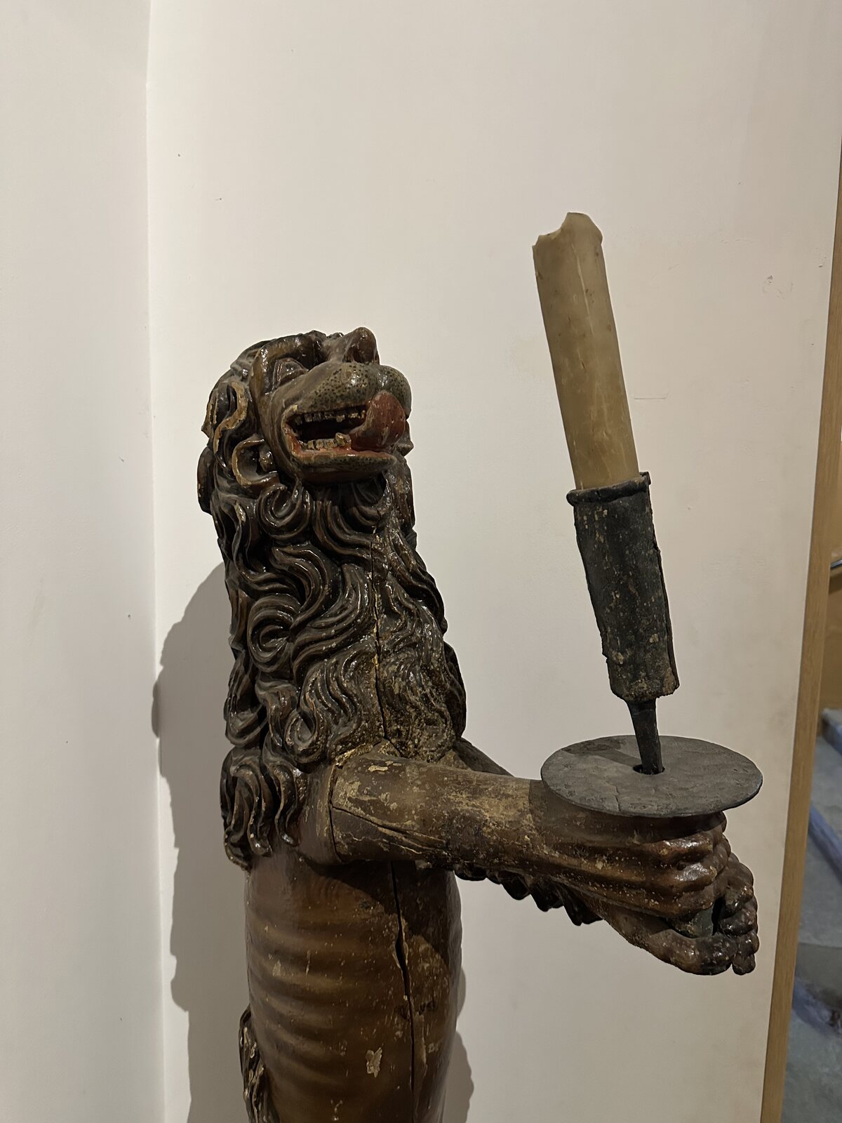 木雕獅子燭台