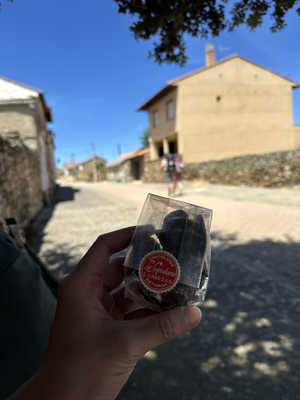 昨天在 Astorga 買的巧克力,這時候拿出來吃。