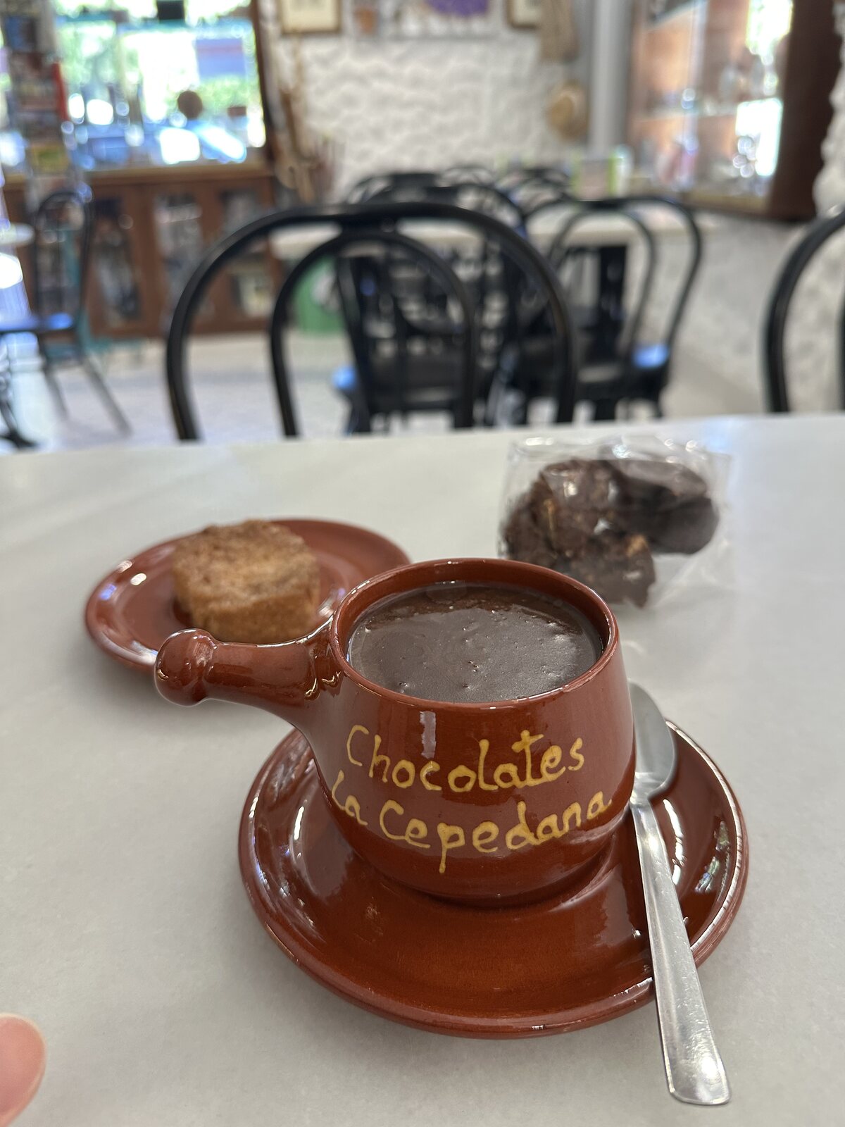 chocolate a la taza，杯子上就寫著店名