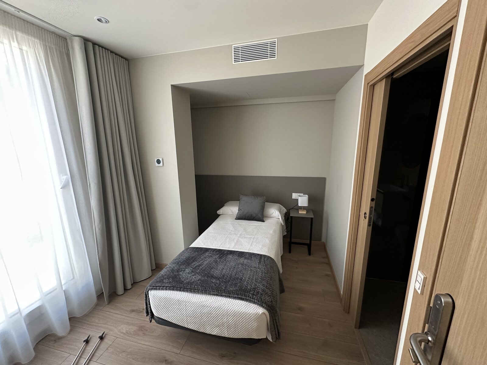 乾淨的單人房