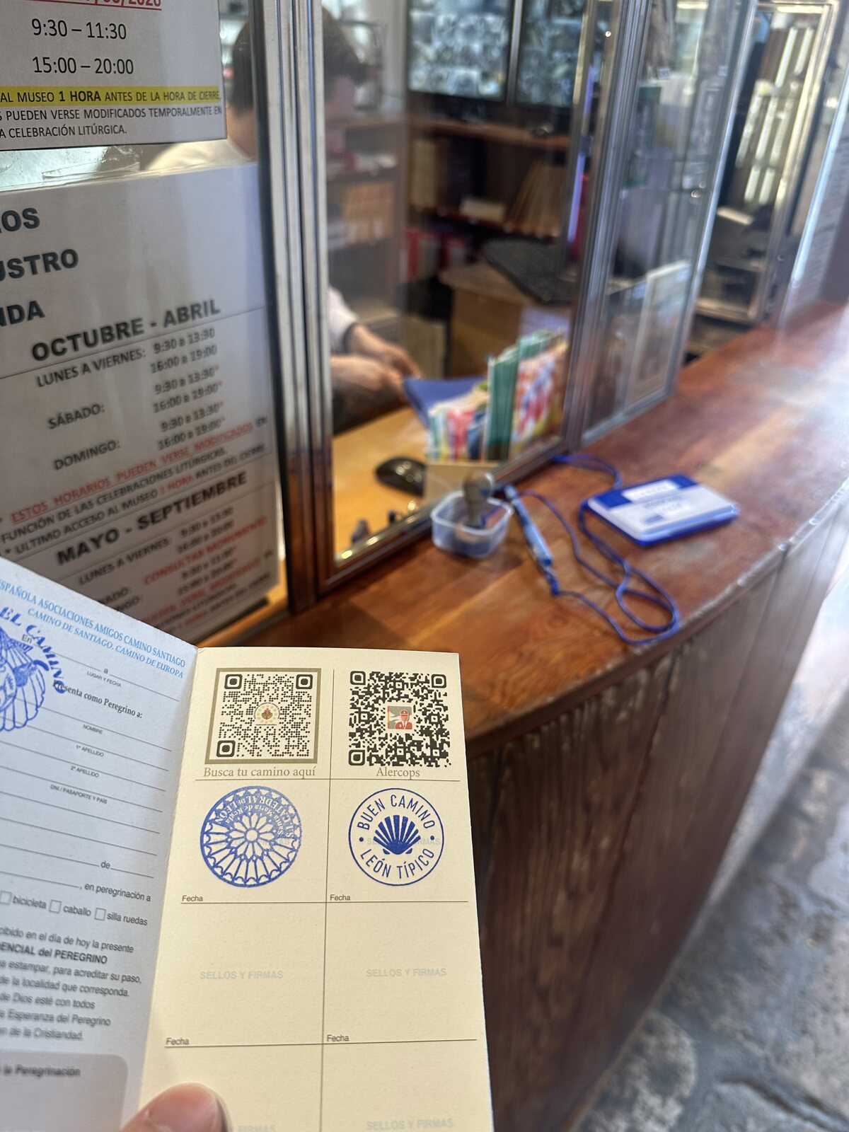 2 歐元買到的朝聖者護照（credencial）。接下來每一天都要蓋章。