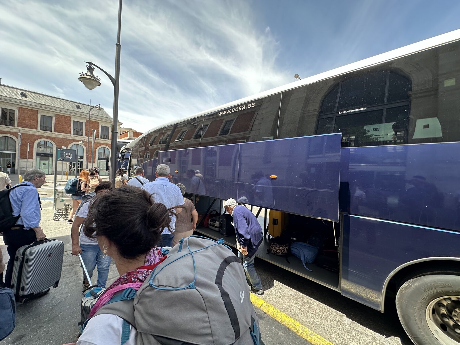 在 Valladolid 下車，改搭鐵路公司安排的接駁巴士。